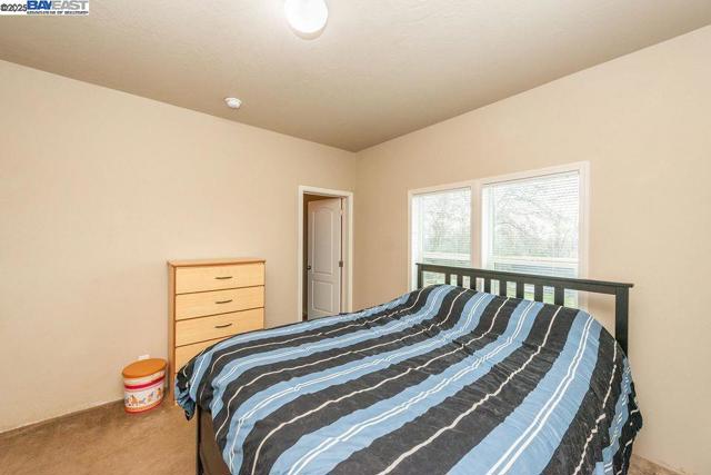 21679 Squaw Grass Trail, Redding CA: https://media.crmls.org/mediaz/d7407ab2-b27f-4587-855e-c8a1135c7eaf.jpg