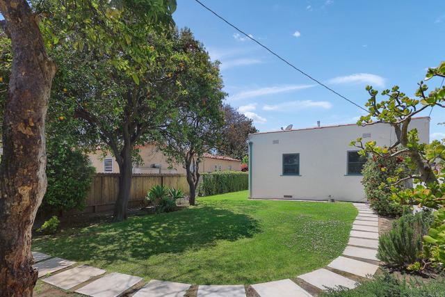 2764 Granville Avenue, Los Angeles CA: https://media.crmls.org/mediaz/d740cf69-6d93-4cc8-9f40-24dd5e232079.jpg