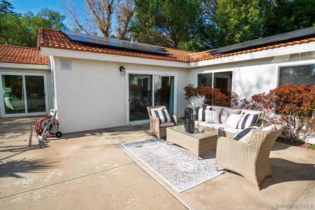 14105 Durhullen Dr, Poway CA: https://media.crmls.org/mediaz/d741042f-b55c-4842-9d8a-82cbf5ade6f8.jpg