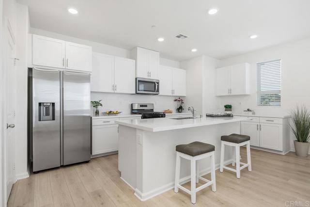 Detail Gallery Image 12 of 41 For 1047 Arrowood Trail, Vista,  CA 92081 - 3 Beds | 2/1 Baths