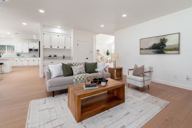 3846 Sheffield Cir, Danville CA: https://media.crmls.org/mediaz/d7412370-42a0-4214-a7e4-3c2bf0a70899.jpg