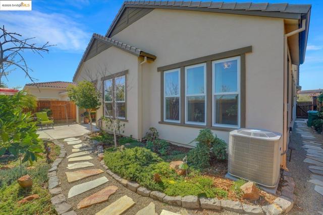 1577 Chianti LN, Brentwood CA: https://media.crmls.org/mediaz/d7413b89-b29c-47d9-a430-595d89efd0e4.jpg