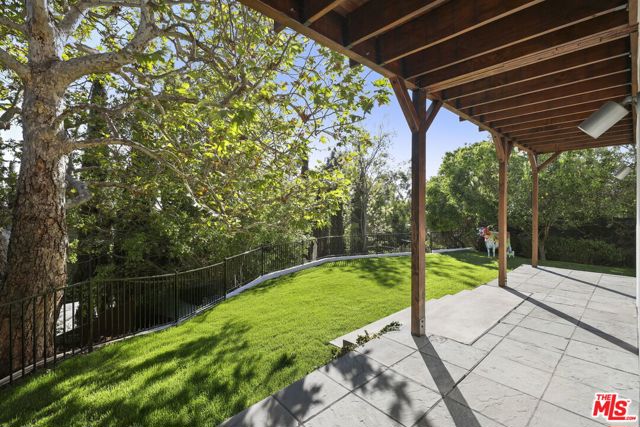 2745 La Cuesta Drive, Los Angeles CA: https://media.crmls.org/mediaz/d7416c38-edeb-46f2-ab5a-7e6799545d05.jpg