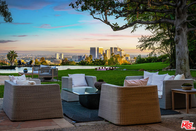 1177 Loma Linda Drive, Beverly Hills CA: https://media.crmls.org/mediaz/d741f41c-641b-4e68-b9b8-11a7bcd13216.jpg