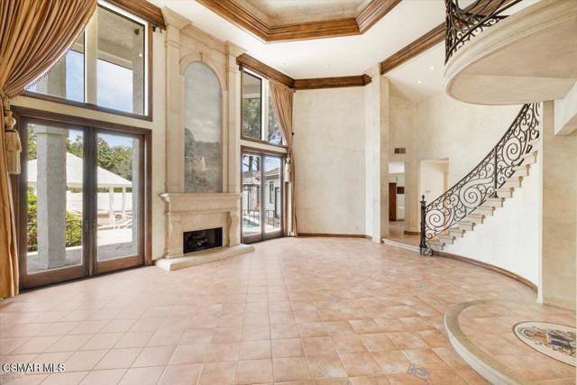 8445 Roseland Avenue, Moorpark CA: https://media.crmls.org/mediaz/d7422ee4-df8e-4746-b9ef-581428bc2495.jpg