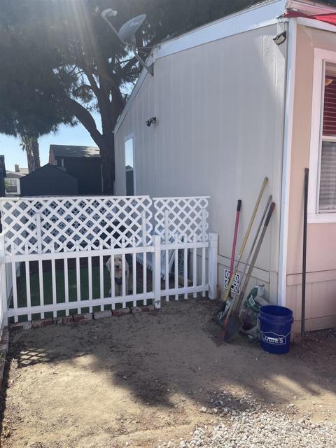 913 S Grand Avenue, San Jacinto CA: https://media.crmls.org/mediaz/d7424247-e8f4-4f5b-af09-a58ec8fa87c4.jpg
