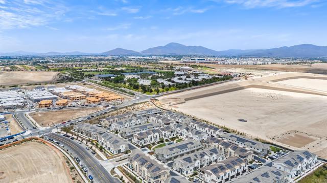 2199 Bluestone Circle, Chula Vista CA: https://media.crmls.org/mediaz/d74260af-b0c4-4b39-8093-26d738c51389.jpg