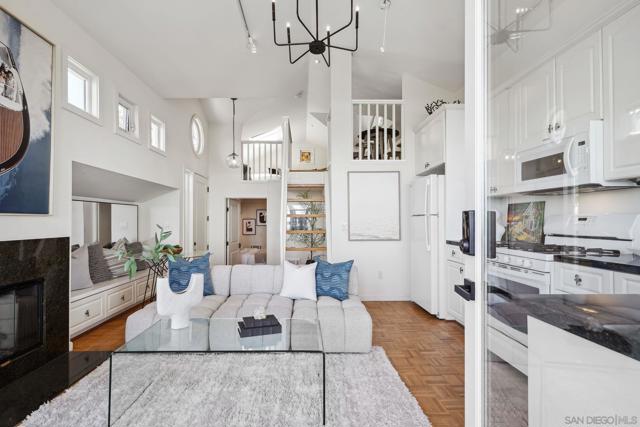 931 Ocean Ave, Del Mar CA: https://media.crmls.org/mediaz/d742c365-e07a-432c-a40f-dabed4f77b4c.jpg