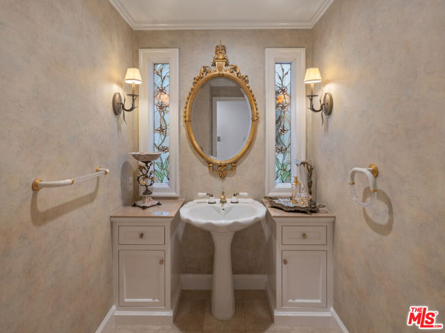 5105 Via Donte, Marina del Rey CA: https://media.crmls.org/mediaz/d743dc86-0d83-41eb-b471-3e5b714ba59a.jpg