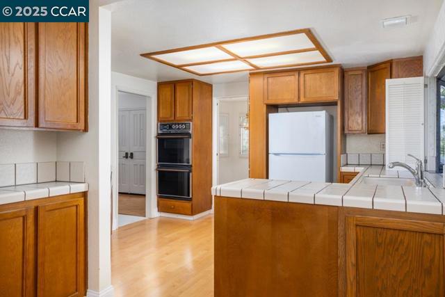 4217 Terra Granada Dr, Walnut Creek CA: https://media.crmls.org/mediaz/d7458577-2638-48a9-8996-dc4171b98cbd.jpg