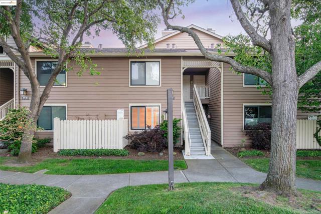 197 Lakeshore Ct, Richmond CA: https://media.crmls.org/mediaz/d7460c9d-d538-4daf-8a5a-b50d3f9edfbf.jpg