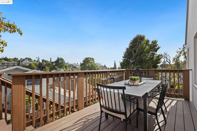 1048 Annerley Rd, Oakland CA: https://media.crmls.org/mediaz/d7464fcd-6d20-4da7-8fc0-33e0f0649e17.jpg