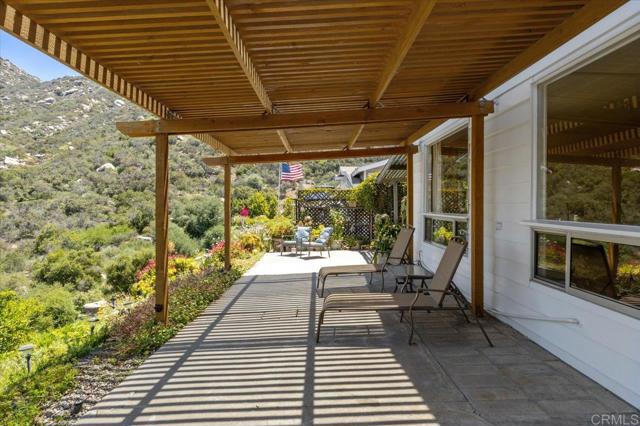 8975 Lawrence Welk Dr, Escondido CA: https://media.crmls.org/mediaz/d74668d6-e9a4-4ce3-a348-4760f6b557d8.jpg