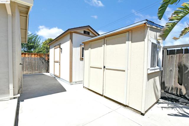 2086 Oakridge Ln, Pittsburg CA: https://media.crmls.org/mediaz/d74685f3-d656-4b56-b48f-576d86e69b2f.jpg