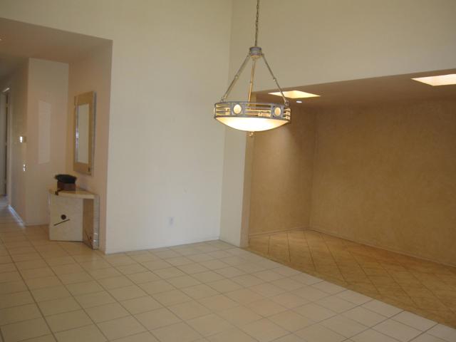 139 Lake Shore Drive, Rancho Mirage CA: https://media.crmls.org/mediaz/d74702a8-0161-48e4-85a7-8d0968e5650e.jpg