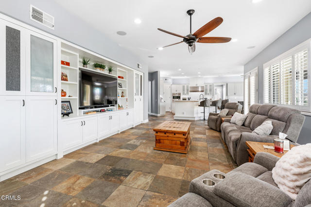 12428 Palmer Drive, Moorpark CA: https://media.crmls.org/mediaz/d7477440-4da9-495b-9110-eb76b00cc472.jpg