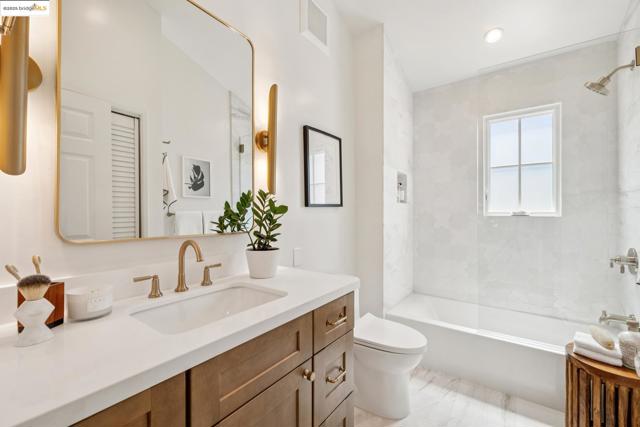 101 Palm Dr, Piedmont CA: https://media.crmls.org/mediaz/d74776b8-61ad-4b30-b01e-3ea920ffcdce.jpg