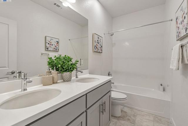 2044 Cottonwood St, Pittsburg CA: https://media.crmls.org/mediaz/d7478f3d-5421-447c-8b27-a7b88ffc8112.jpg