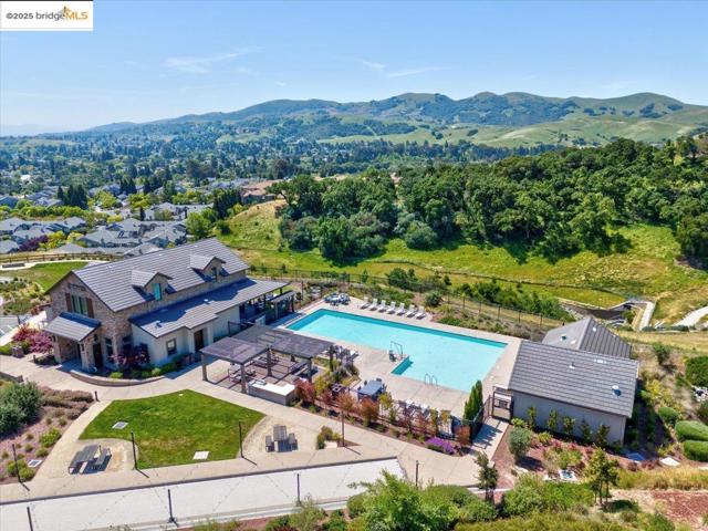 2712 Via Vicenza, San Ramon CA: https://media.crmls.org/mediaz/d7482aa7-9399-4f40-8273-a682b9bad2f0.jpg