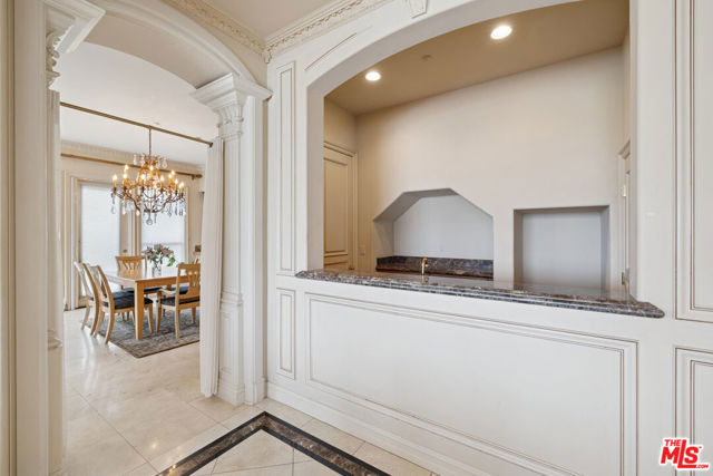 19016 Devonport Lane, Tarzana CA: https://media.crmls.org/mediaz/d7487128-0646-4138-b137-277e5c39d133.jpg