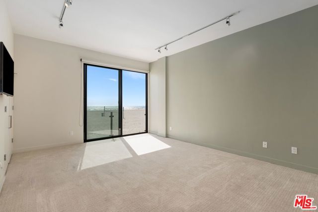 1 Northstar Street, Marina del Rey CA: https://media.crmls.org/mediaz/d748b907-f9cb-4628-9cae-499f46df1aa8.jpg