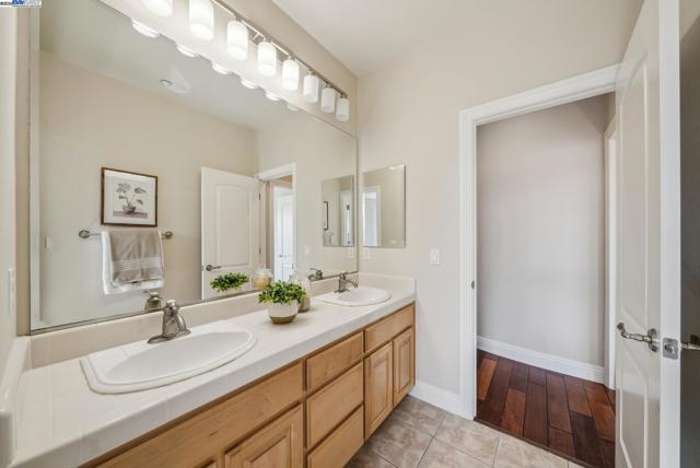2193 Autinori Ct, Livermore CA: https://media.crmls.org/mediaz/d748d3ea-208c-4f80-8f8e-b009eb2dbeb8.jpg