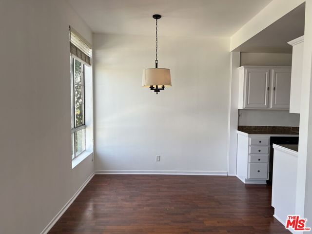 622 S Barrington Avenue, Los Angeles CA: https://media.crmls.org/mediaz/d74976e0-fd86-45e6-9d3d-ac7485a0a837.jpg