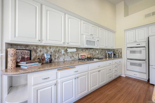 5141 Palmera Dr, Oceanside CA: https://media.crmls.org/mediaz/d749d04f-c7db-4c68-85ec-216a52183bd3.jpg