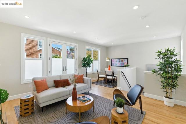 280 Monterey Blvd., San Francisco CA: https://media.crmls.org/mediaz/d74a5a95-ddb1-4008-ba4a-c11d722eb747.jpg
