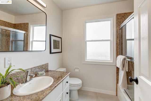 2 Cavendish Ln, Piedmont CA: https://media.crmls.org/mediaz/d74a9476-cb19-469d-b685-3263f24b6444.jpg