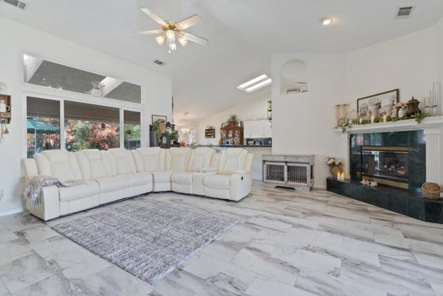 2920 Aspen Glow Lane, Redding CA: https://media.crmls.org/mediaz/d74aac37-073d-4365-b4da-2f5c097a4f7c.jpg