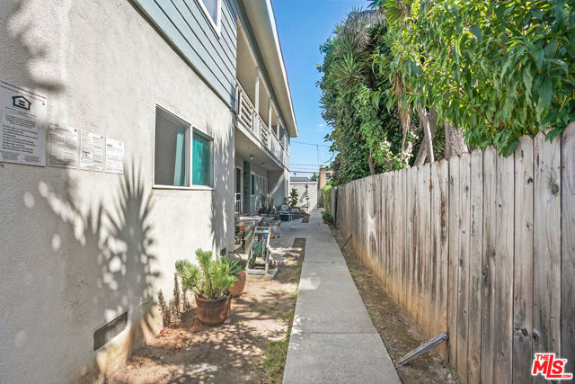 638 Rose Avenue photo 2