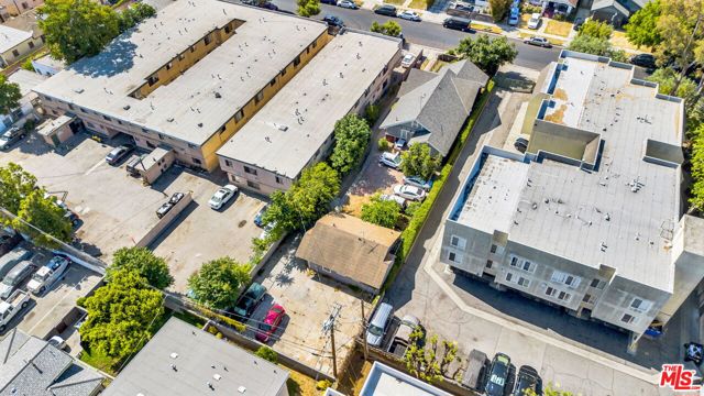1215 W 39th Place, Los Angeles CA: https://media.crmls.org/mediaz/d74b198b-6723-4cb2-8172-6e8370382b1a.jpg