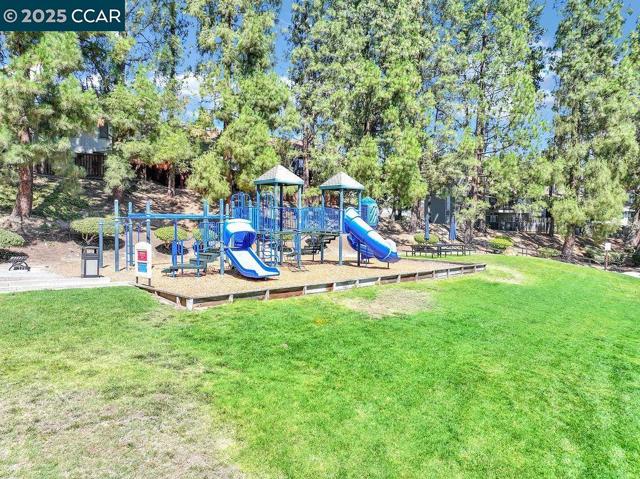 4782 Starflower Dr, Martinez CA: https://media.crmls.org/mediaz/d74b1b1b-f4ed-4e50-8577-25c440c808f9.jpg