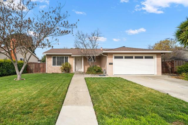 2935 Pine Valley Rd, San Ramon CA: https://media.crmls.org/mediaz/d74b54ba-b868-45cd-8ba8-a79ed467763c.jpg