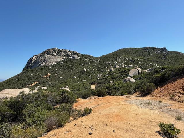 17441 Dos Picos Park Road, Ramona CA: https://media.crmls.org/mediaz/d74bc7a5-8232-43cc-b7f7-fc36266ad46f.jpg