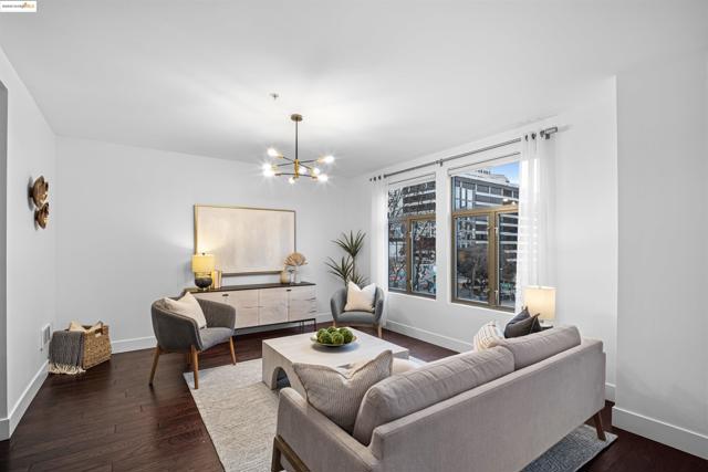 438 W Grand Ave, Oakland CA: https://media.crmls.org/mediaz/d74bf308-460b-4139-81a0-8a3c9173d480.jpg