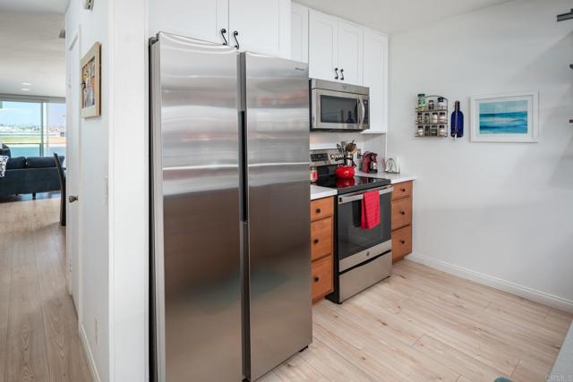 3750 Bayside Walk, San Diego CA: https://media.crmls.org/mediaz/d74c7a74-089f-440e-83fc-7b969e4941d4.jpg