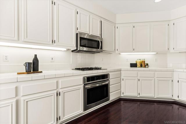 3083 Sprucewood Ln, Escondido CA: https://media.crmls.org/mediaz/d74c7a9c-8cf3-4408-a3cf-62af68da0f96.jpg