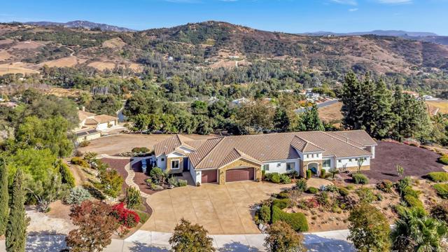 3026 Via Loma, Fallbrook CA: https://media.crmls.org/mediaz/d74d08db-aa5b-4b87-b431-88240e8033bb.jpg