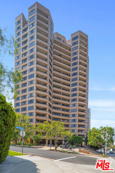 Listing Details for 10430 Wilshire Boulevard Ph5, Los Angeles, CA 90024