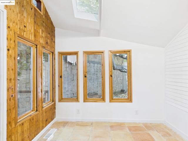 1545 Mariposa St, Richmond CA: https://media.crmls.org/mediaz/d74d9fba-b37e-49f2-bd1a-ef3246daf858.jpg