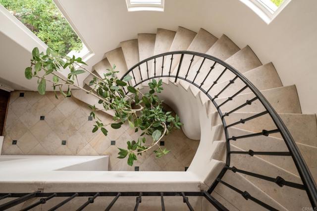 Detail Gallery Image 34 of 47 For 654 Bonair Pl, La Jolla,  CA 92037 - 5 Beds | 4 Baths