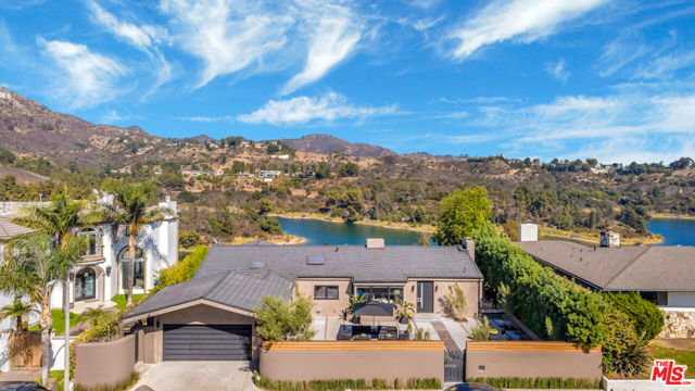 2960 LAKERIDGE Drive, Los Angeles CA: https://media.crmls.org/mediaz/d74e7346-4b40-45ae-8ff7-abbfac8e3d1b.jpg