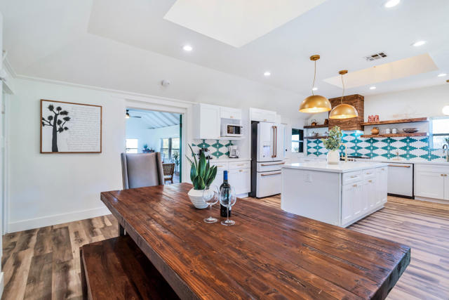 59800 Onaga Trail, Joshua Tree CA: https://media.crmls.org/mediaz/d74ed4f7-f039-4efd-9f72-048ee2bc0fbb.jpg