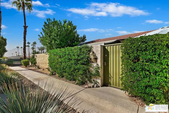 1475 E Amado Road, Palm Springs CA: https://media.crmls.org/mediaz/d74eee59-e6fb-44f0-baa1-8f00045aed22.jpg