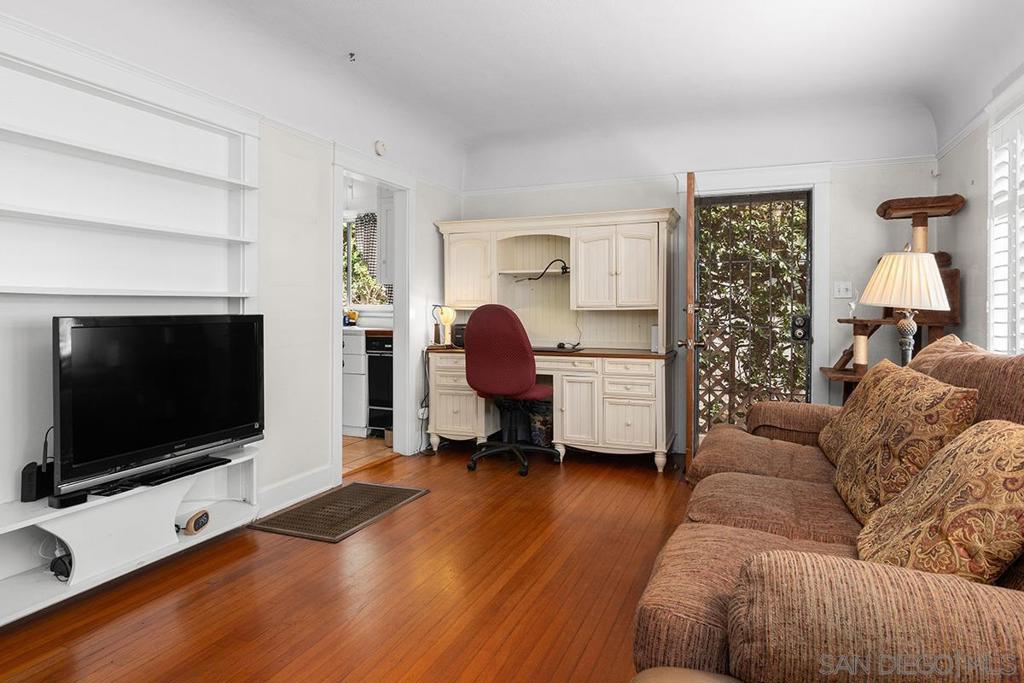 4854 Del Mar Avenue - photo 8