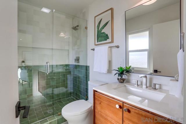 Image 18 of 41 For 896 La Jolla Rancho Rd