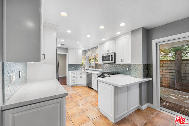 26065 Bellis Drive, Valencia CA: https://media.crmls.org/mediaz/d750567f-1452-4f6d-8d45-036fa2c84cea.jpg