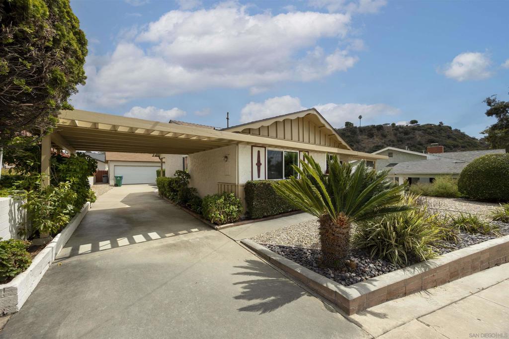 MLS #250036478SD img 3